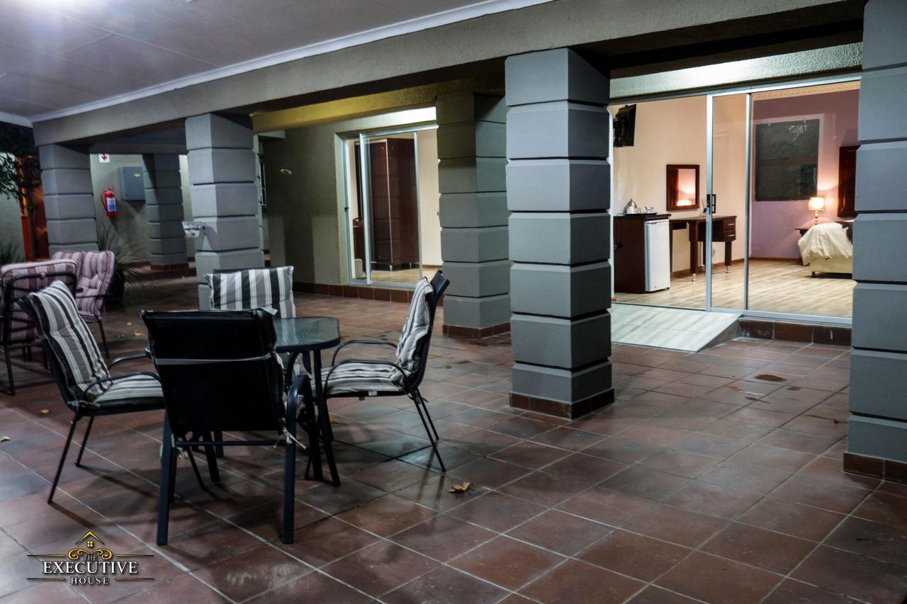 The Executive House Bed & Breakfast นิวคาสเซิล ภายนอก รูปภาพ